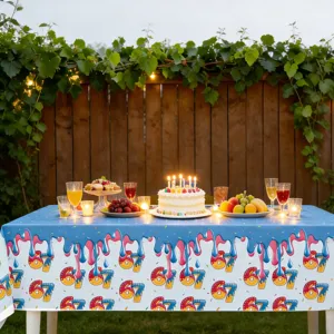Partytischdecke für Outdoor-Geburtstag mit blauem Tropfen-Design und Nummer 67 Donut-Muster.
