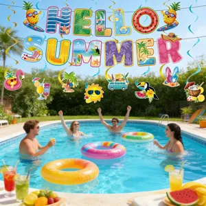 Escena de decoración de fiesta en piscina de verano con banner y espirales colgantes.