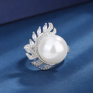 Close-up detail of Korean style silver pearl ring featuring feather rhinestone design elegant jewelry.