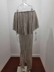 Schulterfreies Pailletten Abendkleid mit Rüschen und Schlitz Slim Fit Damen Elegantes Kleid.