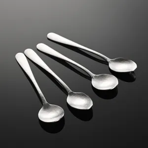 Petite cuillère à épices en pur titane, mini cuillère à sel, lot de quatre pièces.