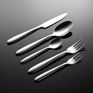 Posate Occidentali in Acciaio Inossidabile 304 Coltello Cucchiaio Forchetta da Pranzo Lucidato