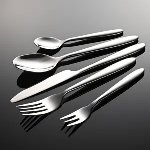 Set di posate in acciaio inossidabile coltello forchetta cucchiaio per cucina