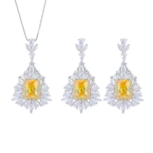 Magnifique ensemble de bijoux en diamant jaune de simulation avec collier et boucles.