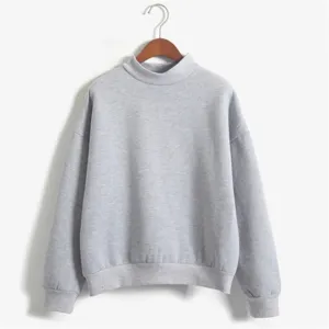 Effen grijze sweater met opstaande kraag, comfortabele casual longsleeve top detail.