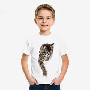 Vista dettagliata della maglietta a maniche corte per bambini con stampa gatto 3D.