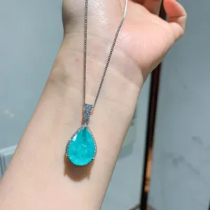 Atemberaubende simulierte Paraiba-Turmalin Birnen-Anhänger Halskette für Damen Schmuck.