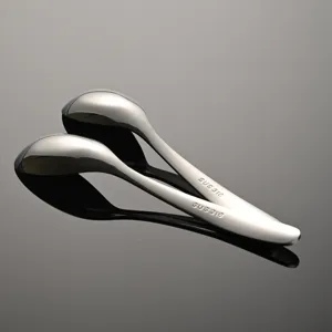 Stainless steel spoon set for baby food and soup feeding, durable 316 material, modern design.