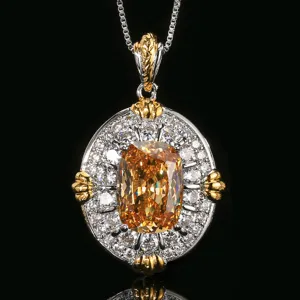 Collier pendentif bicolore avec pierre de taille coussin champagne éclatante.