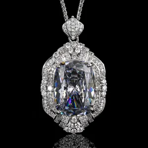 Luxueux grand pendentif collier vintage pierre grise taille coussin avec pavé de strass.