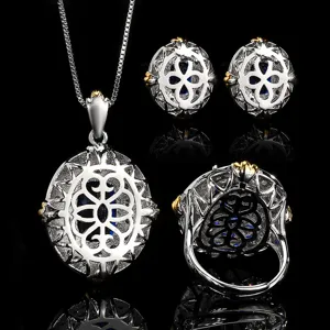 Parure de bijoux argentée élégante avec collier pendentif boucles d'oreilles et bague.