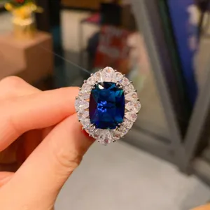 Elegante anello di moda europeo e americano con pietra di tanzanite simulata 10x12mm