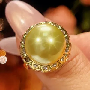 Vintage vergulde ring met grote 14mm sterrenparel en prachtig kristallen halo-ontwerp.
