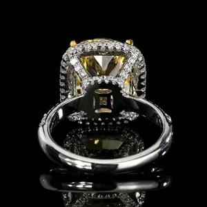 Elegante anello con gemma gialla taglio cuscino e piccoli zirconi scintillanti moda.