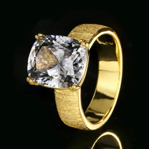 Bague plaquée or avec grande pierre précieuse simulée coussin et bracelet brossé.