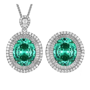 Detaillierte Ansicht des grünen Edelstein Ovals Anhänger Ohrringe Sets mit Zirkonia.