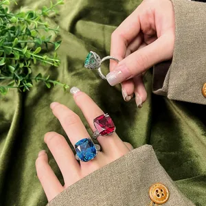 Anello quadrato retrò in rame placcato oro con grande gemma simulata per donna gioielli vintage