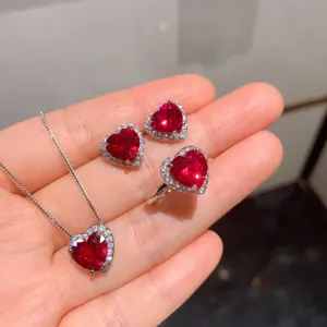 Elegante Herzförmige Rote Glas Anhänger Halskette Ohrstecker Verstellbarer Fingerring Strass Halo Schmuckset Für Damen Party Geschenk