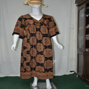 Abito midi casual ampio con stampa floreale boho scollo V maniche 3/4 taglie forti.