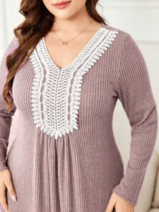 Plus size knitted V-neck dress with white lace trim, casual long sleeve ribbed sweater dress.
