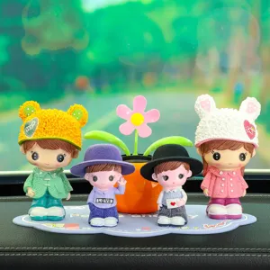 Joli ensemble de poupées de couple de dessin animé pour tableau de bord de voiture