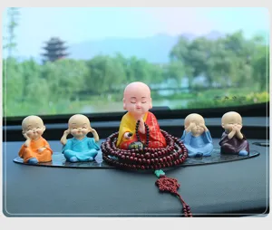 Auto Armaturenbrett Mönch Ornament Detailaufnahme, Zen Stil Deko Set mit Perlen.