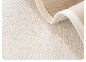 Detaillierte Ansicht der weichen Sofakissen-Textur mit rutschfester Unterseite neu.