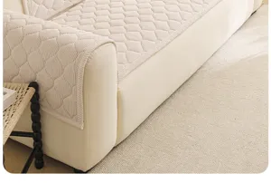 Verdickter Plüsch gesteppter Sofabezug Detail, weicher warmer rutschfester Bezug Wohnen