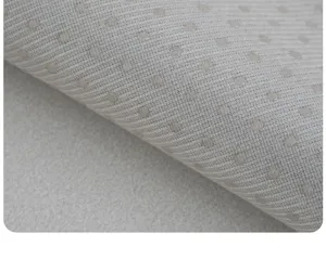 Nahaufnahme des Sofakissenstoffes mit hochwertiger Anti-Rutsch-Struktur und langlebigem Material.