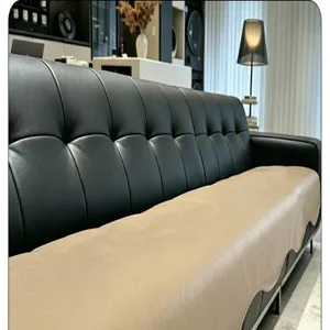 Wasserdichter Leder-Sofabezug Detailansicht, Premium kamelfarbene Couchschoner Matte.