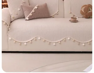 Chenille gestreifter Sofabezug mit Pompon Fransen, rutschfester universeller Couchbezug beige.