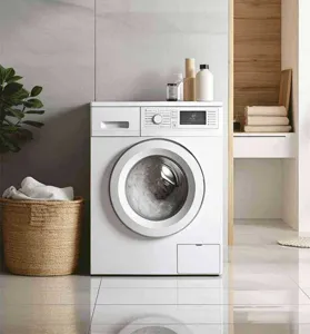 Lave-linge hublot moderne dans une buanderie propre avec affichage numérique et porte vitrée.