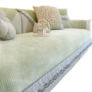 Fodera per divano in ciniglia verde stile francese con elegante gonna in pizzo antiscivolo.