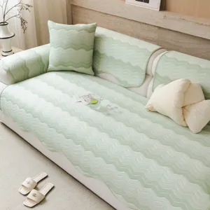 Eisenseide Kühlende Sofa-Matte Set in hellem Grün Wellenmuster, moderner Sommer Sofabezug.