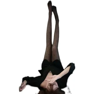Collants transparents noirs avec jolis motifs de cœur, bas légers pour femmes.