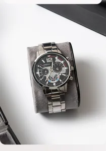 Orologio al quarzo da uomo con cinturino in metallo e quadrante nero design multifunzione.