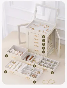 Boîte à bijoux rotative multicouche avec fenêtre transparente pour bagues et colliers.
