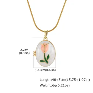 Vergoldete Tulpen Medaillon Anhänger Halskette mit Schlangenkette, Vintage Emailleschmuck.