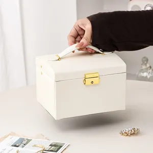 Portable 3-layer PU leather jewelry box large capacity organizer for rings and gifts.