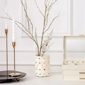 Skandinavische Luxus Glas Vase mit geflochtenem Leder für stilvolle Heimdekoration.
