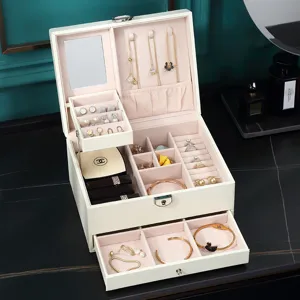 Mehrschichtige PU Leder Schmuckschatulle mit Schloss, Spiegel und Schubladen für Ringe.