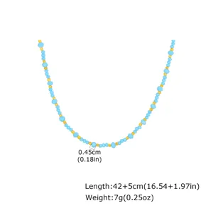 Detailansicht einer blau-goldenen Perlenkette im Boho-Stil, Länge 42+5cm, Perlen 0,45cm groß.