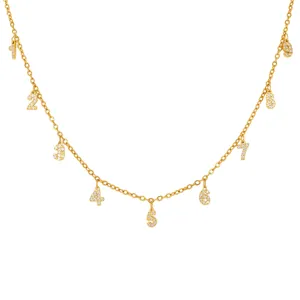 Collar de cadena con dijes de números dorados y zirconias, elegante joya para mujer