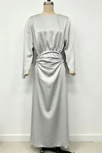 Solid color boat neck evening gown with high waist pleated fishtail design for party.