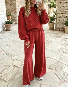 Roter Pullover mit Punkten und weite Hose Set, lässiger Herbst Zweiteiler für Damen.