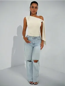 Schickes ärmelloses Damen Top mit einem Schulterträger, Schleifendetail und figurbetonter Passform.