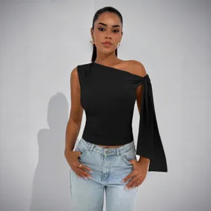 Damen Schwarzes Asymmetrisches Schulterfreies Slim Fit Ärmelloses Top mit Schleife Detail.