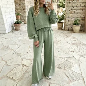 Salbeigrüne gepunktete Sweatshirt und weite Hosen Lounge Set für Damen Herbst Freizeit Mode.