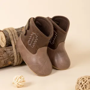 Bottes de cowboy pour bébé en cuir PU marron avec doublure douce et broderie, vue détaillée.
