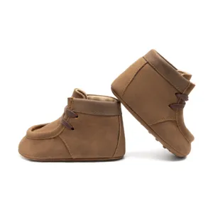 Braune Babyschuhe Lauflernschuhe mit weicher Sohle, Wildleder-Optik, gemütliche Winterschuhe.